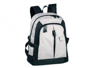 COD. C 421 Azul - Negro 32 x 42 x 14 cm.Capacidad 15 litros Aprox. Compartimento principal con cierre y apertura completa. 2 bolsillos frontales externos con cierre. Deslizadores de cierres especiales. Salida para auriculares. Correas y parte posterior ac