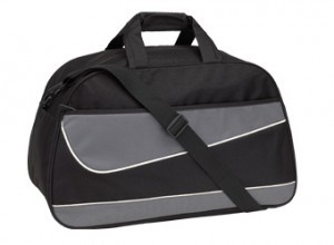 BOLSO "NOELIUS" Código: C473 55 x 32,5 x 28 cm..Capacidad 40 litros Aprox. Compartimento principal amplio con cierre. 1 bolsillo frontal externo con cierre. Manillas reforzadas con cierre con velcro. Correa regulable. POLYESTER 600D.