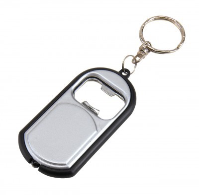LLAVERO DESTAPADOR CON LINTERNA CÓDIGO: T173 7,5 x 1,3 x 3,5 cm Plástico y destapador metálico. Con luz blanca. Negro