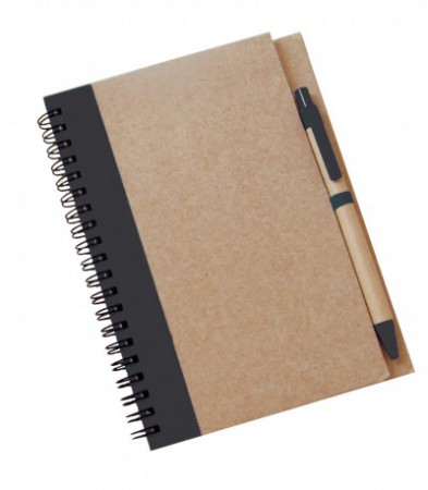 LIBRETA "ECOLÓGICA" CÓDIGO: T164 13,8 x 18 x 1,5 cm Elaborada con papel reciclado. Incluye bolígrafo biodegradable. Posee 70 hojas de color amarillo en croquis (sin líneas).