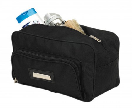 NECESSAIRE TRAVEL-MATE CÓDIGO: T136 30,5 x 17,5 x 12,5 Compartimento principal y bolsillo lateral externo con cierre. Placa metálica para grabado.