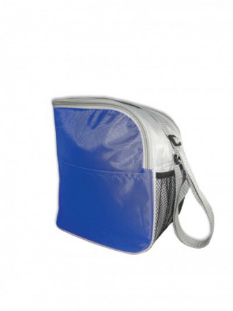 COOLER BAG CÓDIGO: T361 23 x 16 x 26 cm. Polyester 420D. Conservadora con cierre, 2 bolsillos exteriores. Interior con foil de aluminio. Correa regulable. Color Azul-Rojo