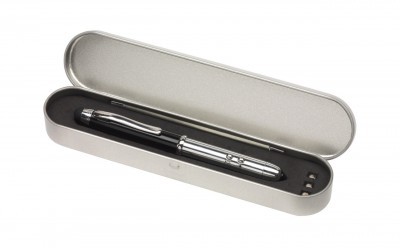 LÁPIZ PASTA Y PUNTERO METÁLICO "TOUCH" Código: T312 Metálico. Puntero laser, luz LED y punta "touch" para pantallas táctiles. Incluye las baterías más tres baterías de repuesto. 